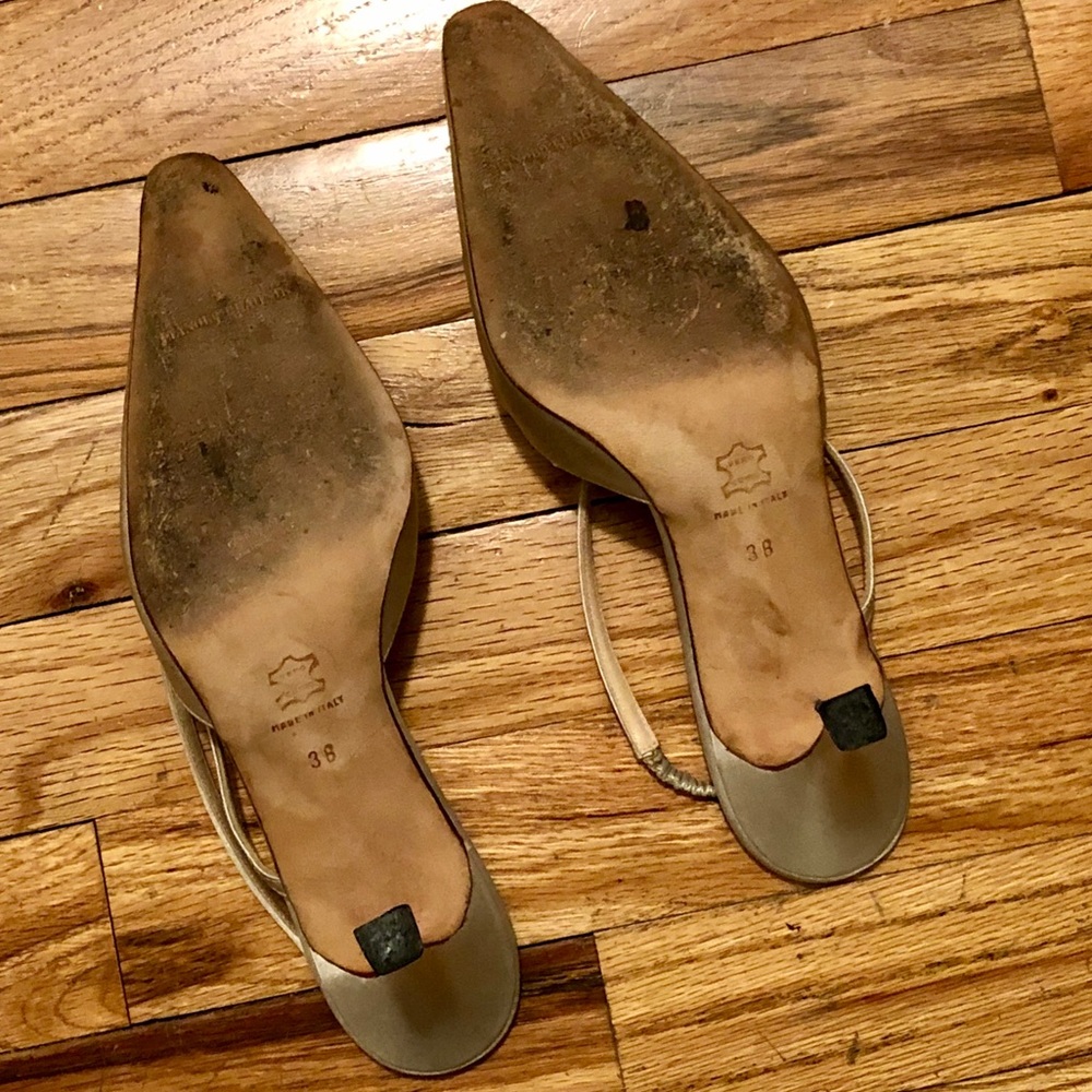 Manolo Blahnik Elegant diagonal strap Silver Heels size 8 - Picture 5 of 5
